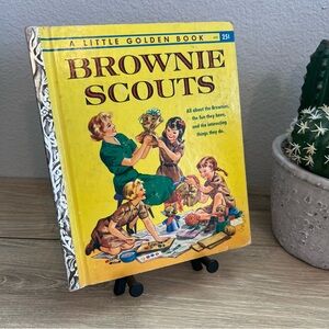 Vintage Brownie Scouts Little Golden Book 1961 A Edition Girl Scouts #409